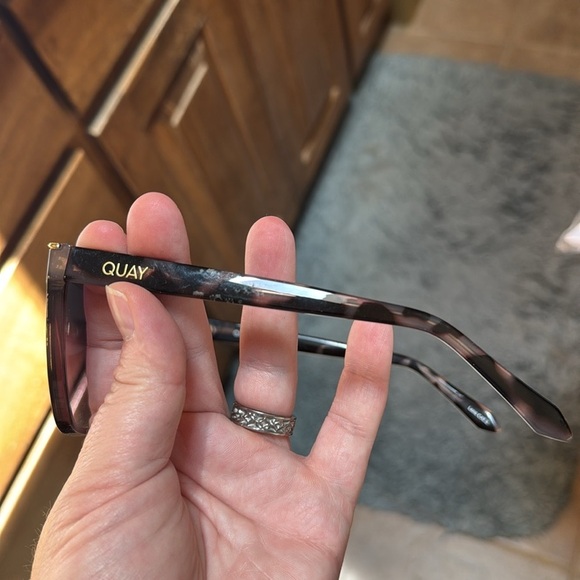 QUAY Level Up Tortoise Shell Good Frame Square Sunglasses Smoke Taupe Polarized - Picture 5 of 7